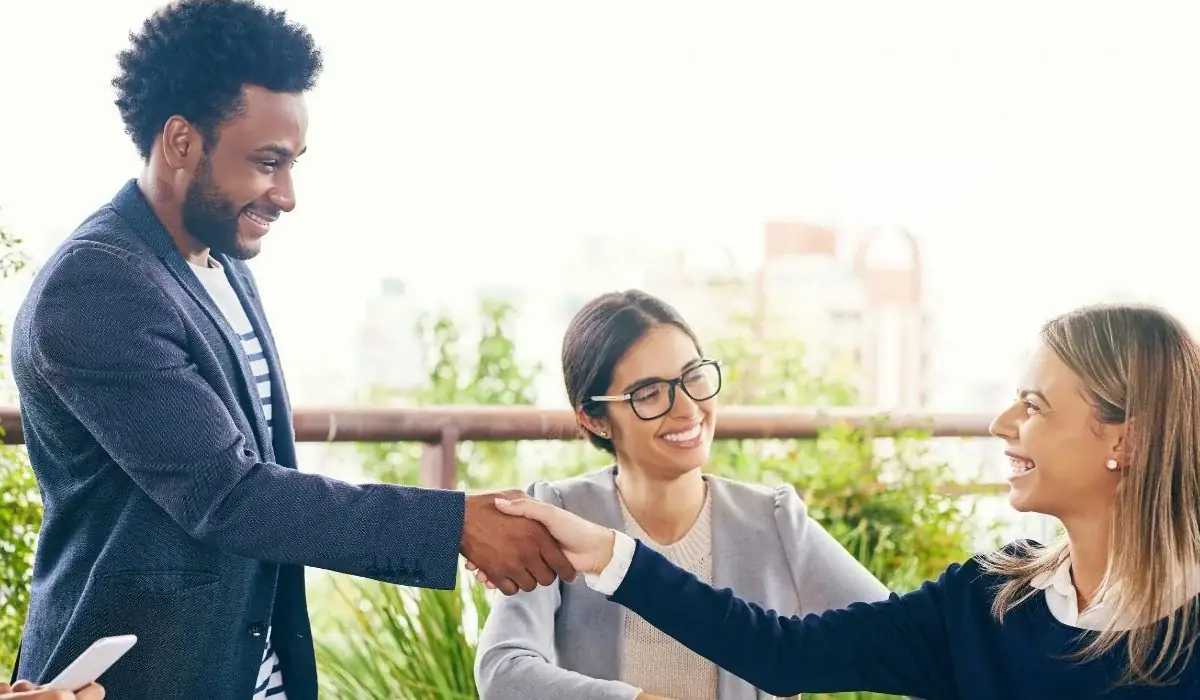 Business handshake between prospective franchise owners discussing next steps